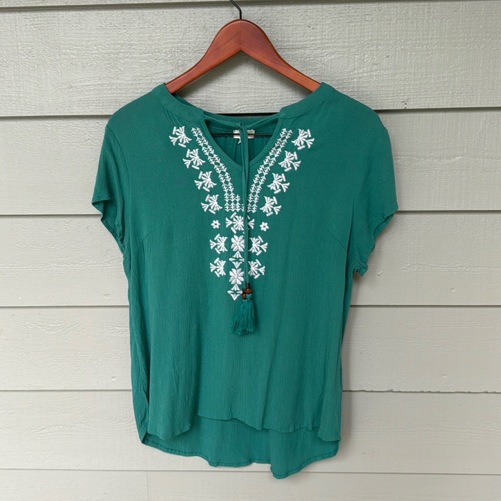 L M&B Kinsley Flutter Sleeve Embroidered Top